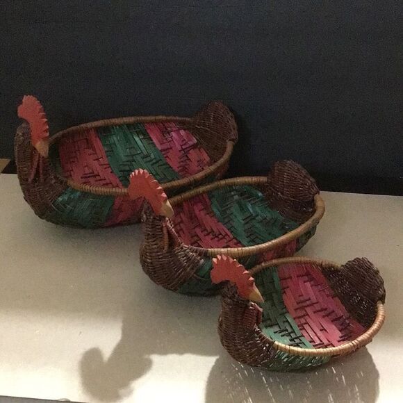 Set of three wicker chicken nesting baskets - Picture 2 of 6
